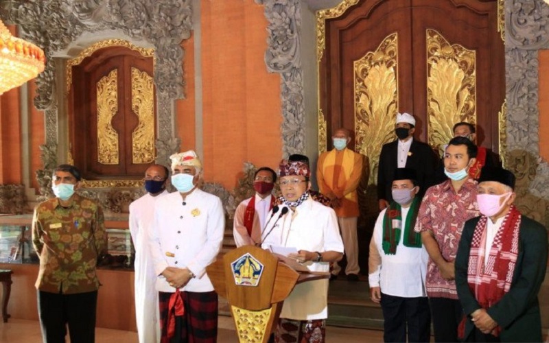 Ucapkan Selamat Berpuasa, Wayan Koster: Hendaknya Beribadah di Rumah Saja