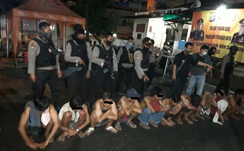 Rencanakan Tawuran Lewat Medsos, 13 Pemuda di Bekasi Ditangkap
