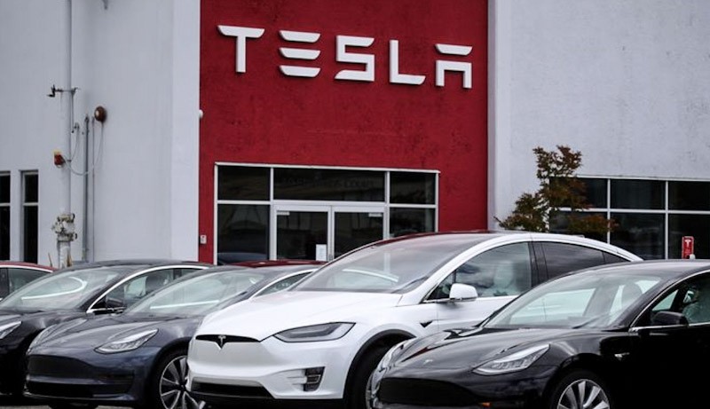 Tesla Panggil Pekerja ke Pabrik di Tengah Wabah Corona