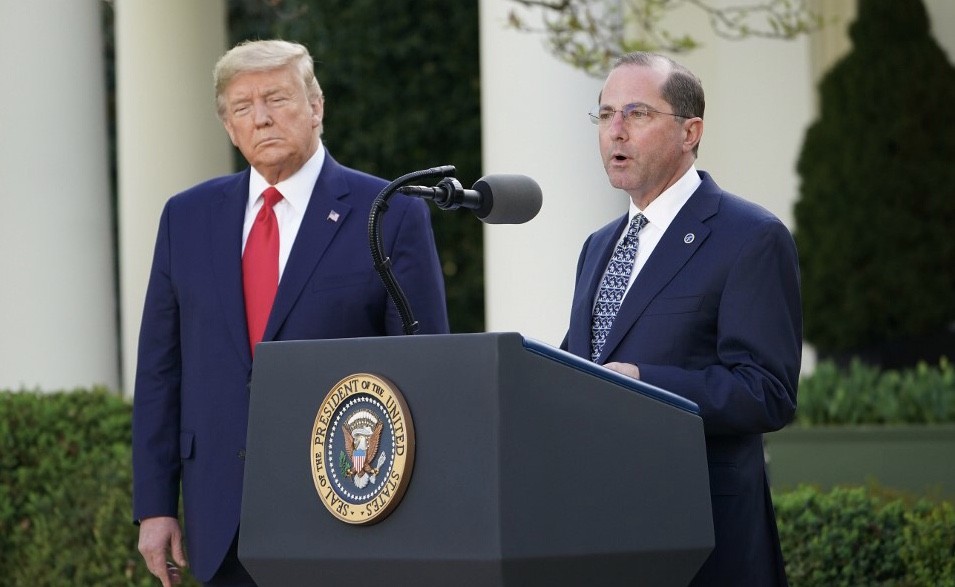 Trump Tepis Laporan Akan Pecat Menteri Kesehatan karena Tak Becus Tangani Wabah Corona