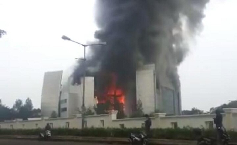 Gereja Christ Catedral Serpong Terbakar, 3 Unit Mobil Pemadam Meluncur
