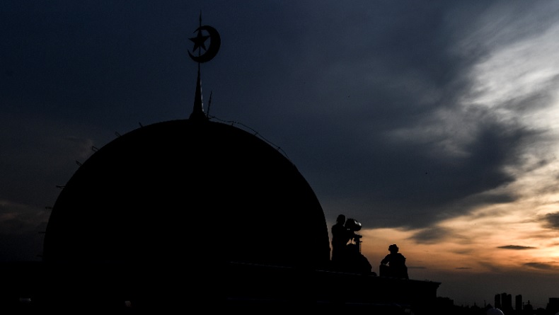 DMI Serukan Masjid Kembali Dibuka untuk Salat Wajib dan Salat Jumat