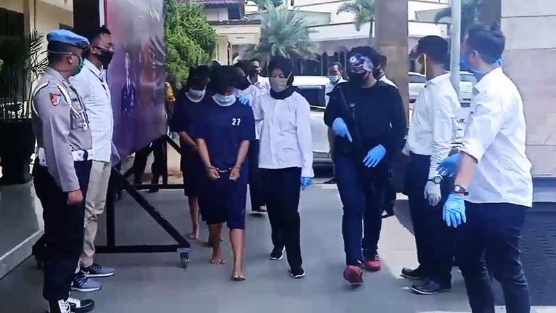 Begini Kronologi Pasangan Lesbian Bunuh Sopir Taksi Online di Cikalong