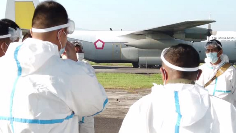 Pesawat Hercules TNI AU Angkut Ribuan APD dari Singapura dan Kamboja