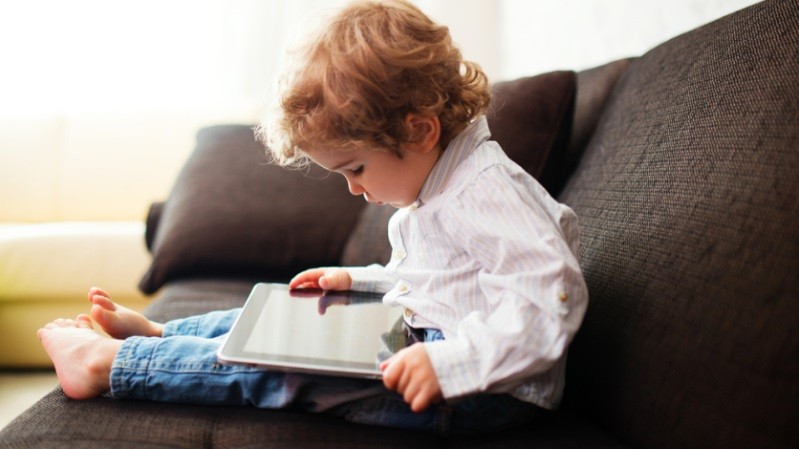 Waspada, Kecanduan Gadget Bisa Berdampak pada IQ dan Kesehatan Mental Anak