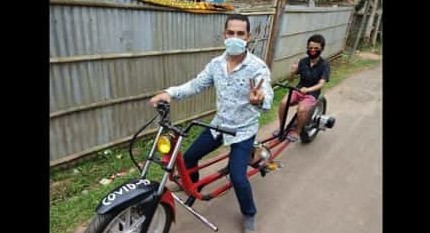 Jaga Jarak Hindari Corona, Pria India Ubah Sepeda Motor Jadi Lebih Panjang