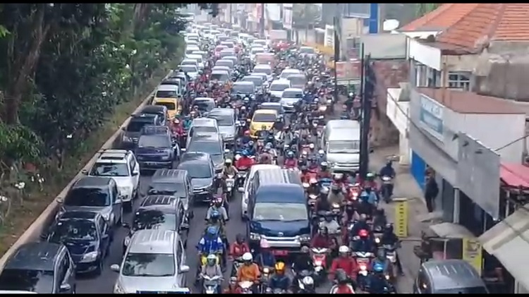 Hari Pertama PSBB di Surabaya Raya, Lalu Lintas Sidoarjo-Surabaya Lumpuh
