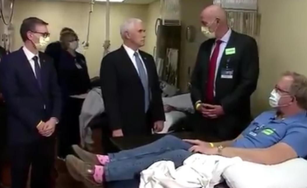 Wapres AS Mike Pence Dikecam karena Tak Gunakan Masker saat Kunjungi Klinik Tes Virus Corona