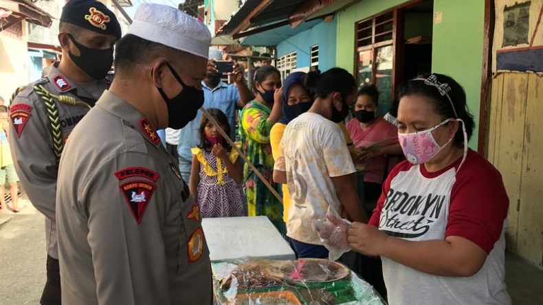 Kapolda Maluku Pantau Aktivitas Warga Sekaligus Jajan Takjil