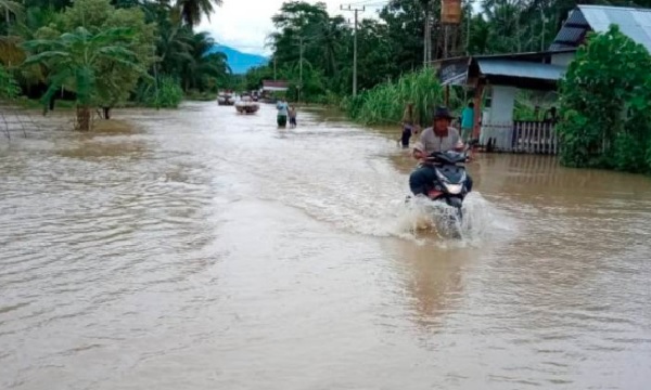 Sungai Sotboyak Meluap, 2 Desa di Mentawai Terendam Banjir