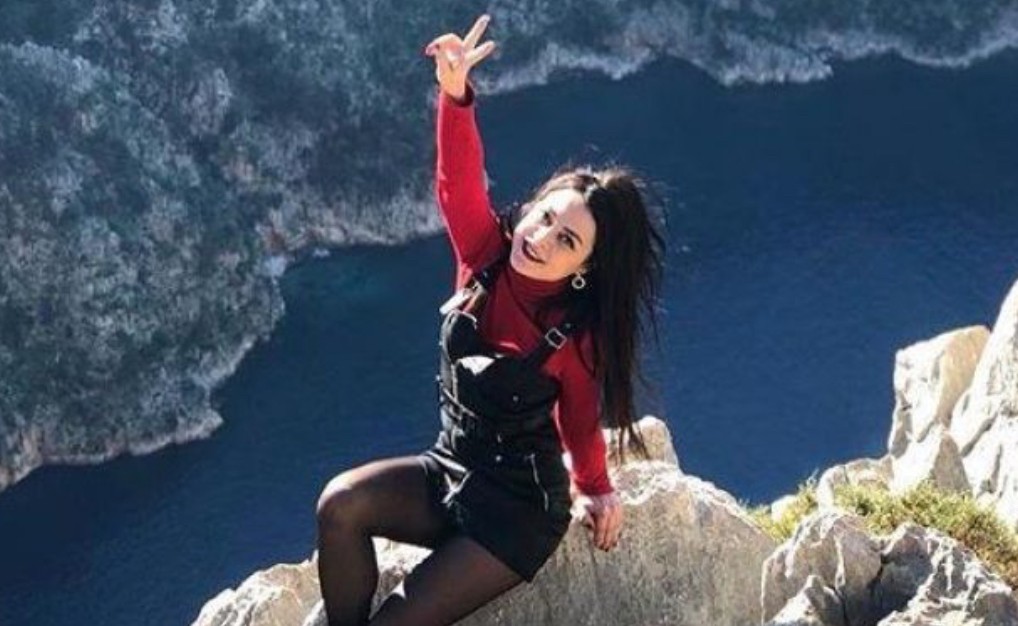 Perempuan Ini Tewas Jatuh ke Jurang saat Berfoto Rayakan Bebas dari Lockdown