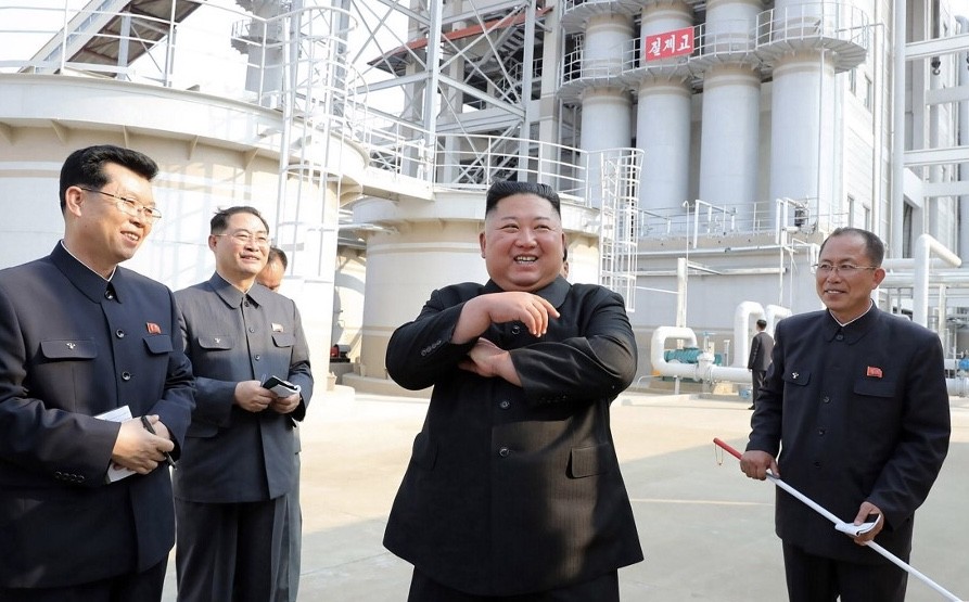 Foto-Foto Penampakan Kim Jong Un di Publik Setelah Dirumorkan Meninggal