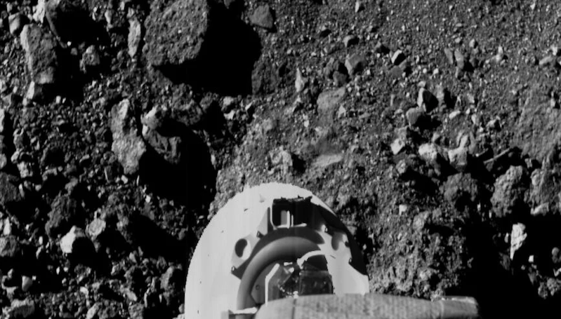 Pesawat Luar Angkasa NASA Abadikan Momen saat di Atas Permukaan Bennu