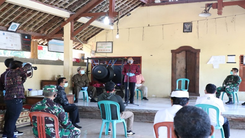 Gubernur Koster Tinjau Kondisi Warga Banjar Serokadan di Bangli
