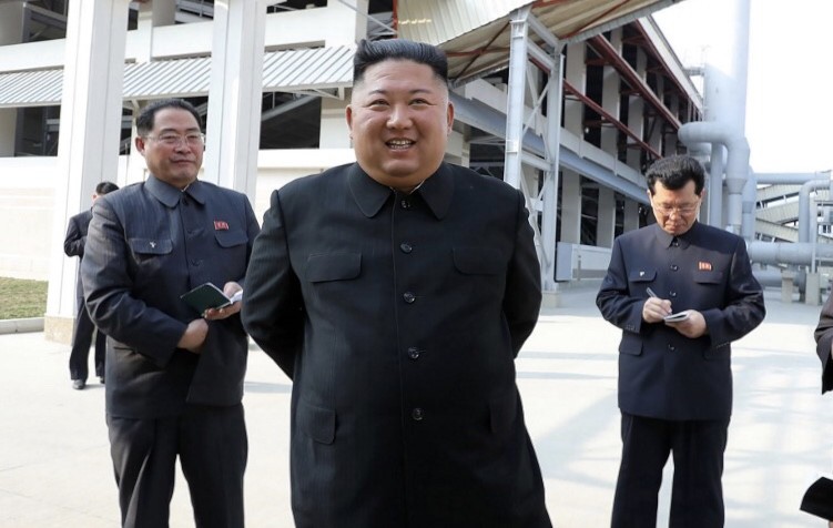 Salah Spekulasi Sebut Kim Jong Un Tak Bisa Jalan, Pembelot Korut Minta Maaf