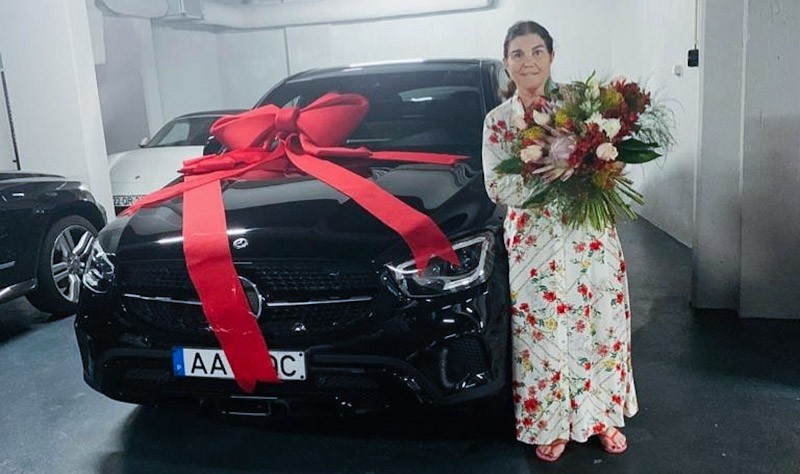 Cristiano Ronaldo Beri Ibu Hadiah Mobil Mewah Seharga Rp1,6 Miliar