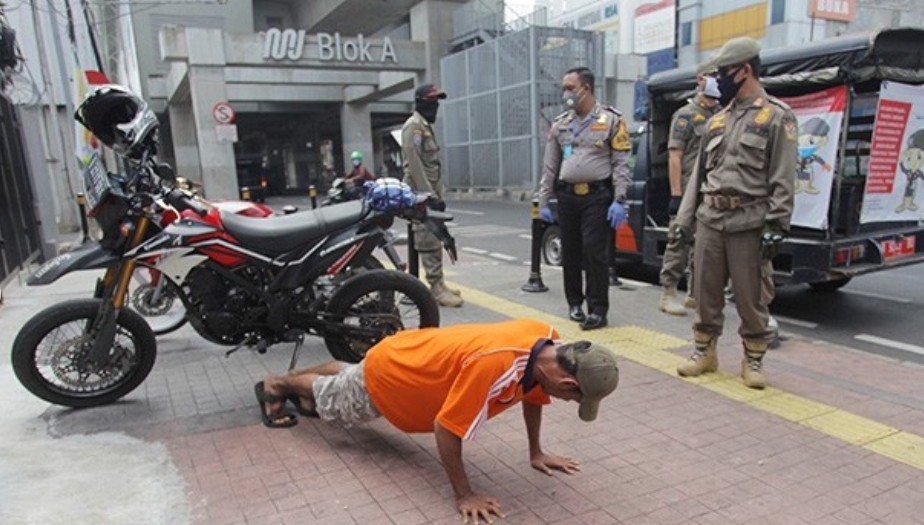 Fenomena Unik di Tengah Corona, Banyak Pemotor Gunakan Masker tapi Tak Pakai Helm
