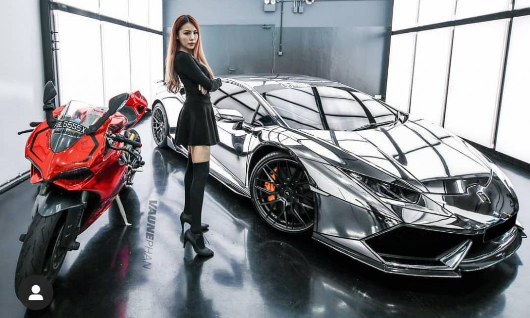 Selain Moge, Biker Seksi Ini Koleksi Supercar Lamborghini hingga Ferrari