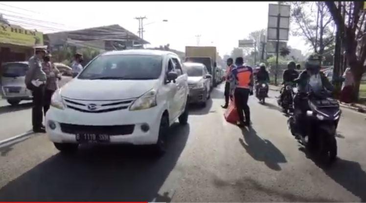 Hari Pertama PSBB Jabar, Pengendara Motor dan Mobil Dipaksa Putar Balik