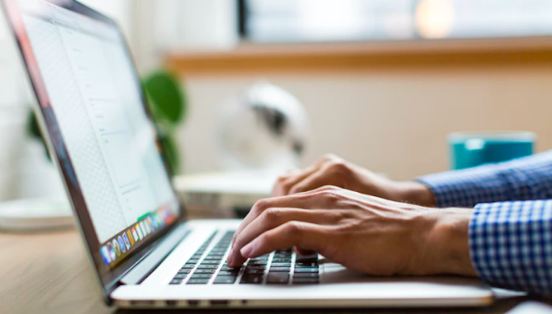 Cara Menghemat Baterai Laptop yang Perlu Anda Coba 