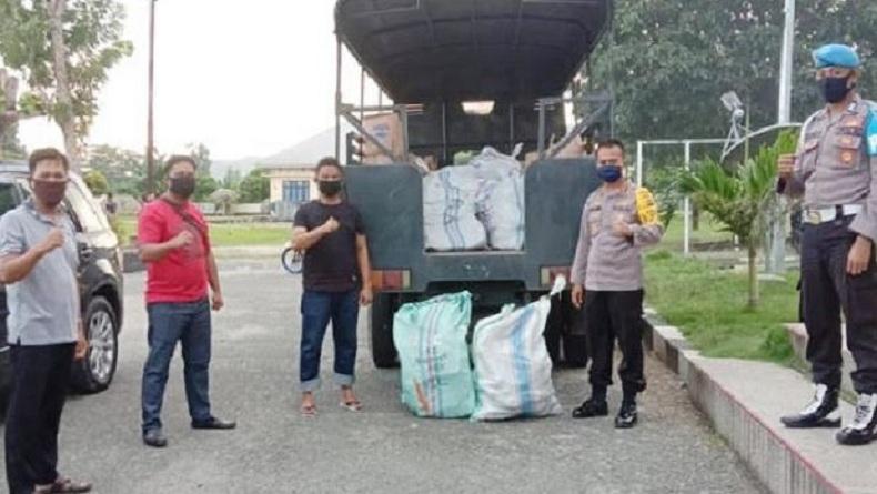 Polisi Amankan 7.344 Liter Miras Cap Tikus di Pelabuhan Lirung Talaud