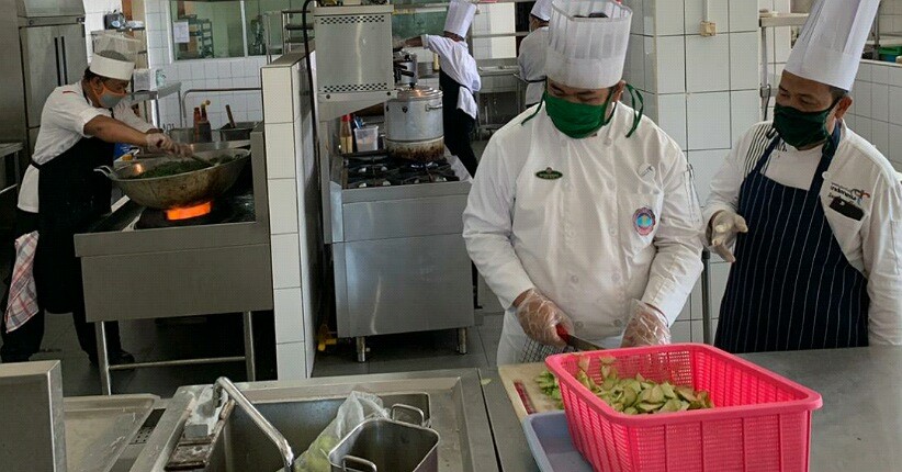 Sekolah Pariwisata NHI Bandung Siapkan Dapur Umum Gratis di Tengah Covid-19