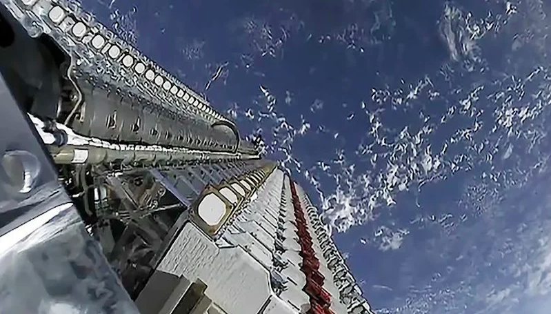 SpaceX Beberkan Rencana Membuat Starlink Tak Terlihat