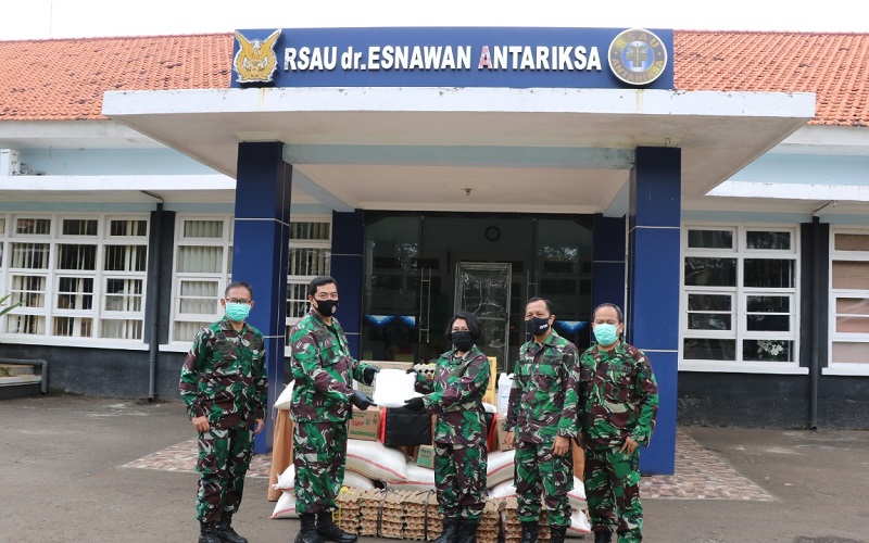 Perwira Prajurit Karier TNI AU 95 Salurkan APD ke 2 RSAU di Jakarta dan Yogyakarta