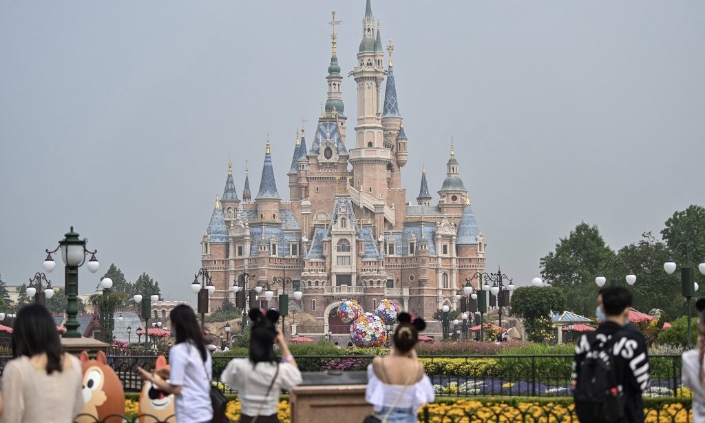 Disneyland Shanghai Dibuka Setelah Tutup 4 Bulan, Begini Penampakannya