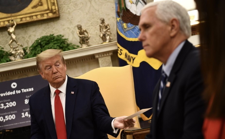 Staf Gedung Putih Terinfeksi Corona, Muncul Kekhawatiran Penularan ke Trump dan Mike Pence