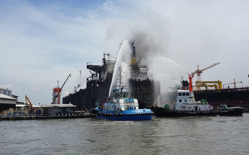 Korban Kapal Tanker Terbakar di Pelabuhan Belawan Bertambah Menjadi 22 Orang