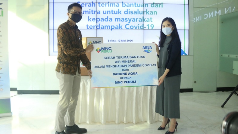 Danone Aqua Serahkan Bantuan untuk Masyarakat Terdampak Covid-19 melalui MNC Peduli