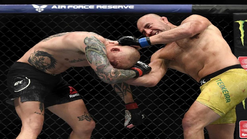 Dihajar Glover Teixiera, Anthony Smith Kalah TKO dan Kehilangan Giginya