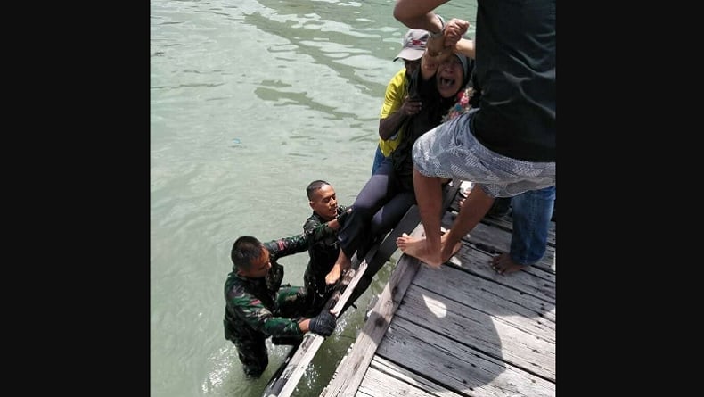 Lompat ke Laut Hendak Bunuh Diri, Nenek Salmiah Diselamatkan Prajurit Raider