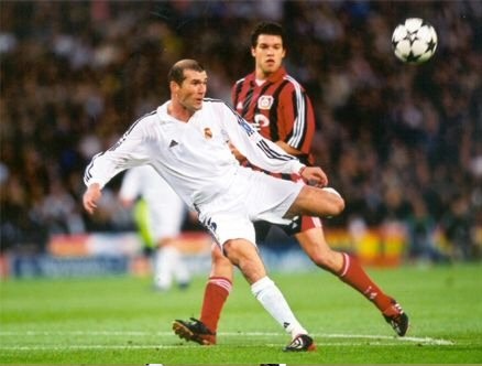 Hari Ini 17 Tahun Lalu, Gol Voli Zinedine Zidane Bawa Real Madrid Juara Liga Champions 2001/2002