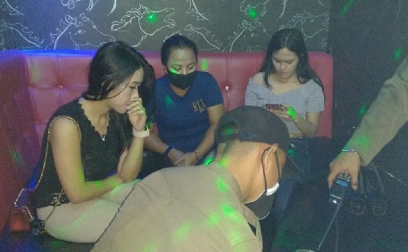 Satpol PP Segel Tempat Karaoke di Serpong yang Buka saat Ramadan, 11 Perempuan Diamankan