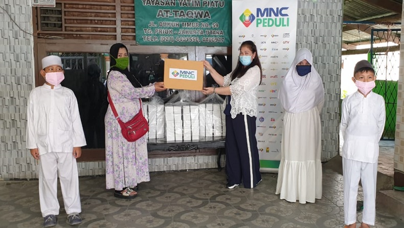 MNC Peduli dan PT Produser Pangan Asia Berbagi Kebahagiaan di Yayasan Yatim Piatu At-Taqwa