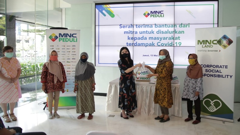 MNC Peduli Bagikan Sembako kepada Warga Terdampak Covid-19 Sekitar MNC Center Kebon Sirih
