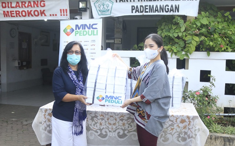 MNC Peduli dan PT Produser Pangan Asia Salurkan Bantuan Makanan ke Panti Werdha Melania Pademangan
