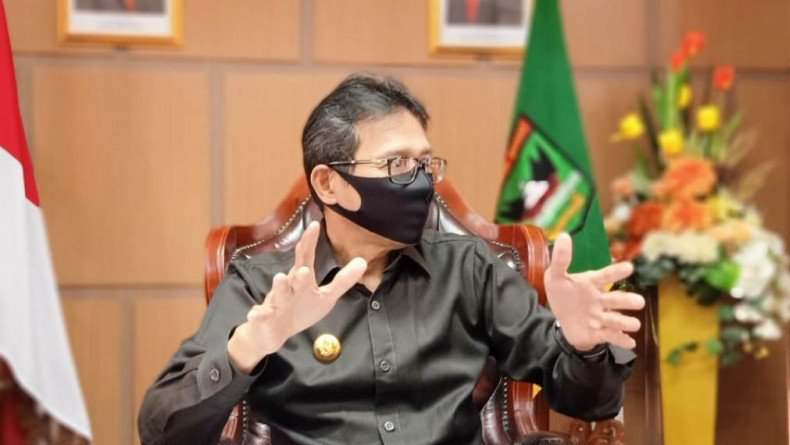 Gubernur Sumbar Perintahkan Seluruh Pegawai Rumah Makan di Padang Dites Swab