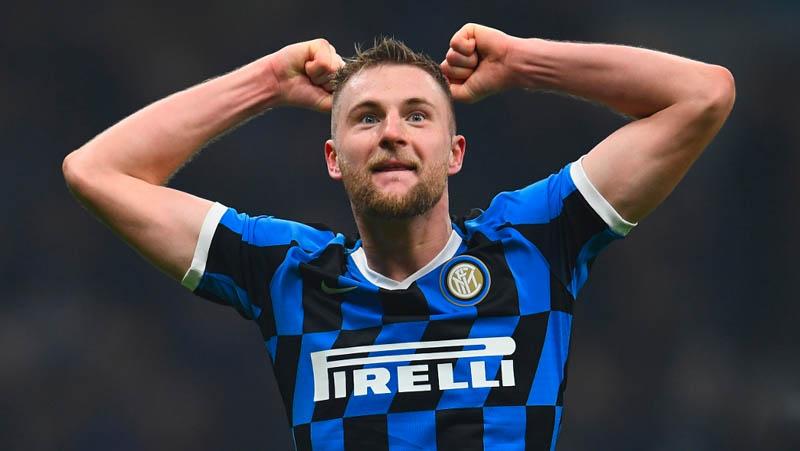 MU Siap Bersaing dengan Real Madrid Kejar Bek Inter Milan