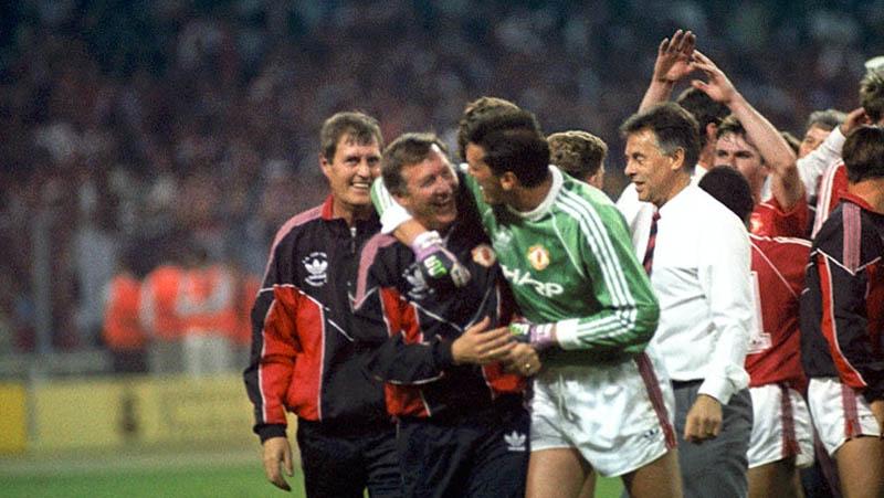 Hari Ini 30 Tahun Lalu, Sir Alex Ferguson Raih Trofi Perdana bersama MU