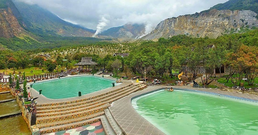 Wisata Kolam Air Panas di Lereng Gunung Papandayan, Bisa Lihat Keindahan Kawah