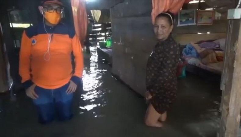 Banjir Bandang Terjang Luwu Utara, Puluhan Warga Terisolasi di Rumah yang Terendam