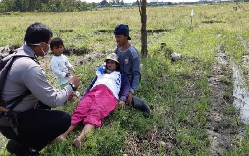 Sedang Patroli, Petugas Ini Dikagetkan Suara Teriakan Minta Tolong dari Sawah