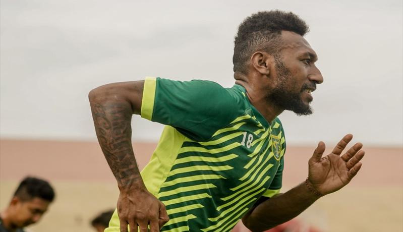 Patrich Wanggai Ungkap Alasan Bertahan di Mes Persebaya