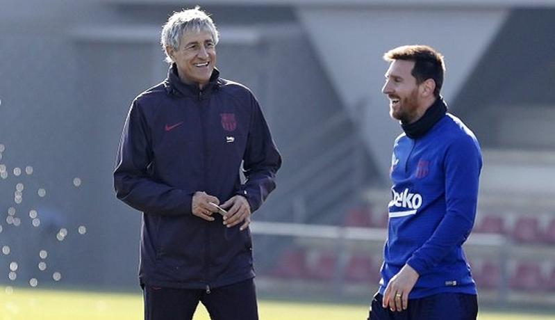 Pamer Kemampuan, Quique Setien Perlihatkan Gaya Tendangan Mirip Lionel Messi