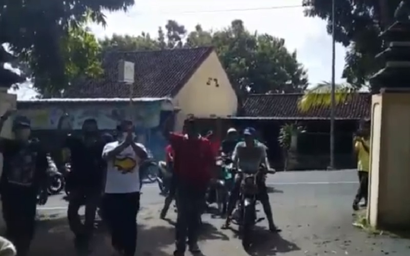 Viral Ratusan Warga Gunungkidul Arak Kepala Dusun yang Sembuh dari Corona