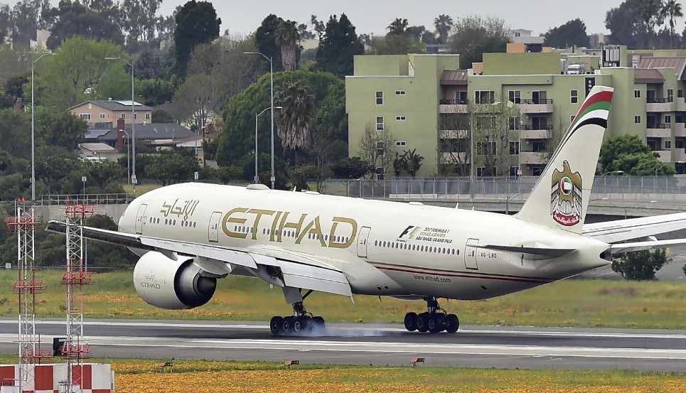 Pertama Kali, Pesawat Uni Emirat Mendarat di Israel untuk Kirim Bantuan Medis ke Palestina