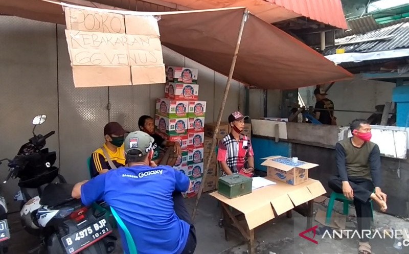 Korban Kebakaran Tambora Mengungsi di Sekolah